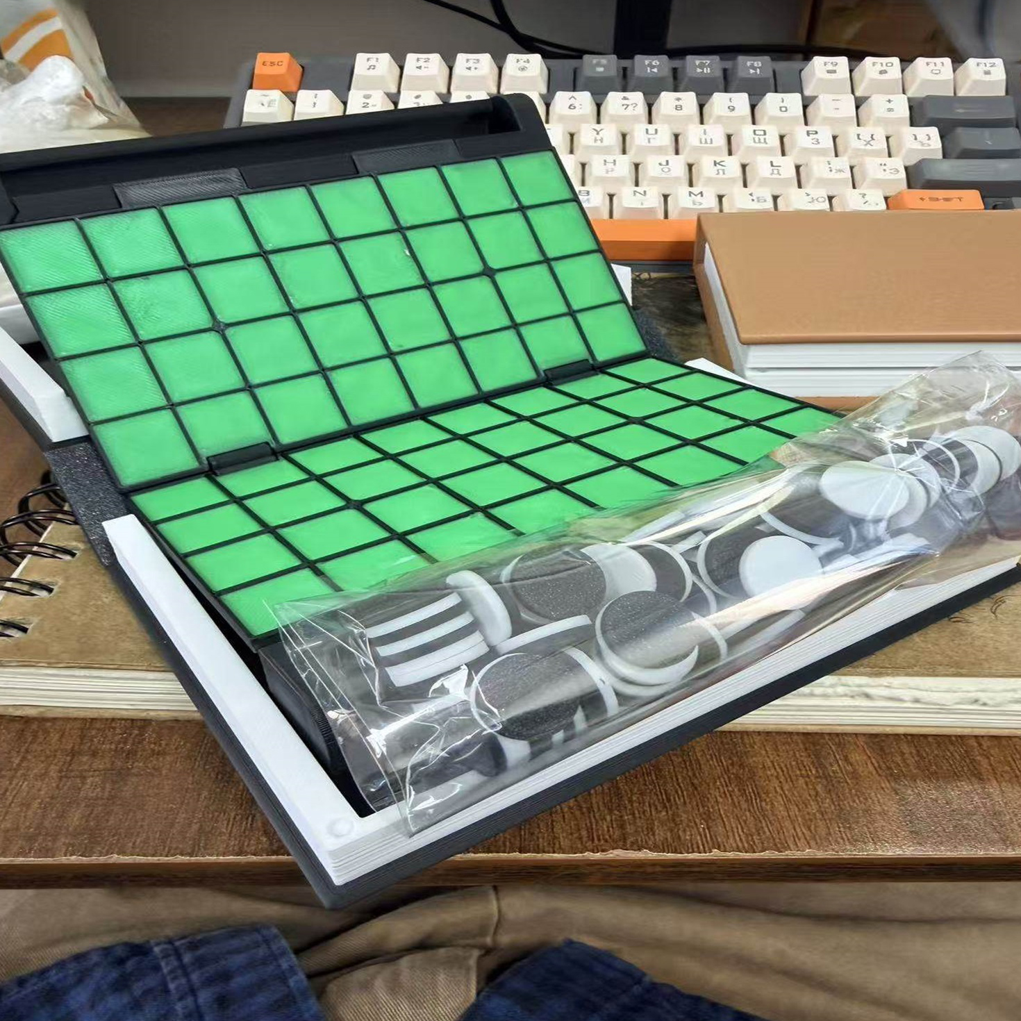3D Printed Board Book, Board G - مراجعة Book Party Games وسعره